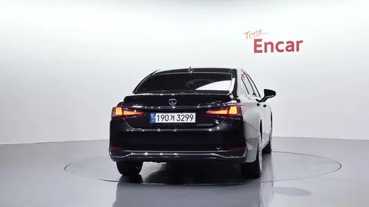Lexus ES300h 7 2023 4