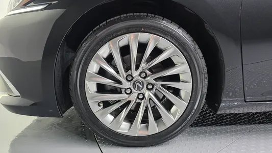Lexus ES300h 7 2023 5