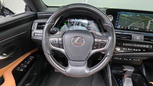 Lexus ES300h 7 2023 13
