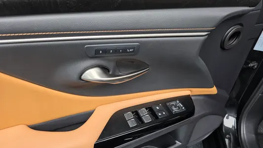 Lexus ES300h 7 2023 20