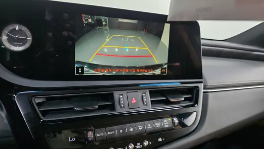 Lexus ES300h 7 2023 17