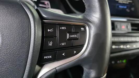 Lexus ES300h 7 2023 19