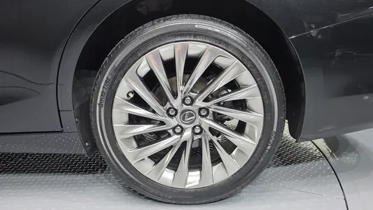 Lexus ES300h 7 2023 21