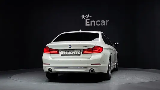 BMW 5 Series (G30) 520i 2018 4