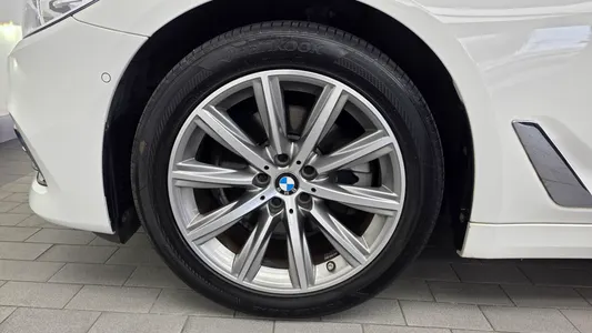 BMW 5 Series (G30) 520i 2018 5