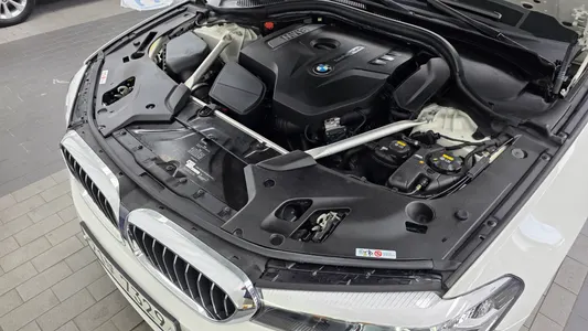 BMW 5 Series (G30) 520i 2018 6