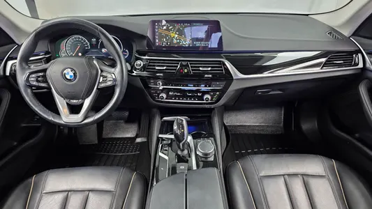 BMW 5 Series (G30) 520i 2018 7