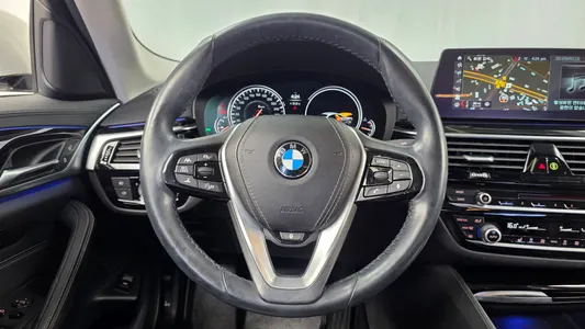 BMW 5 Series (G30) 520i 2018 13