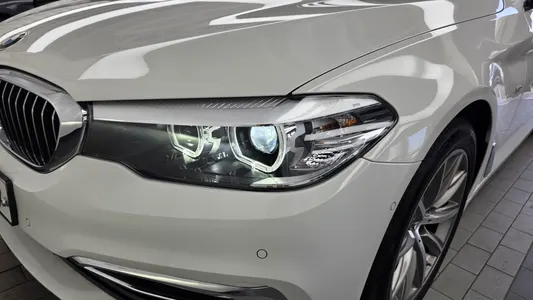 BMW 5 Series (G30) 520i 2018 22