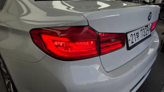 BMW 5 Series (G30) 520i 2018 23