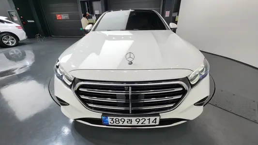 Mercedes-Benz E-Class W214 E220d 4MATIC 2026 35