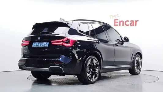BMW iX3 M 2023