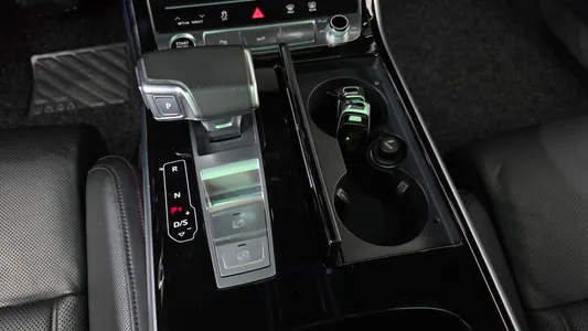 Audi A8 (D5) 60 TFSI LWB 2021 9