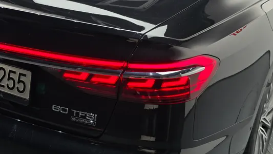 Audi A8 (D5) 60 TFSI LWB 2021 23