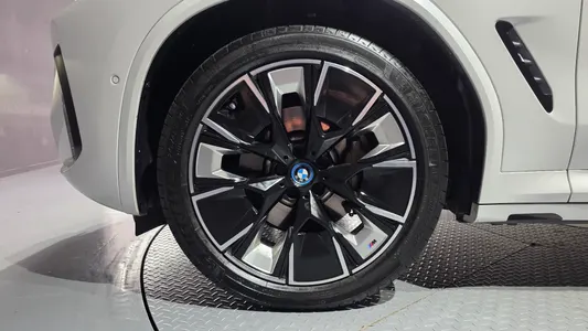 BMW iX3 M 2023 5