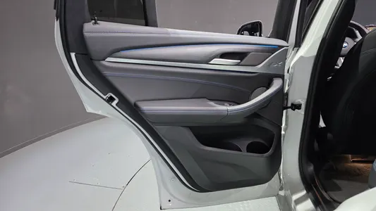 BMW iX3 M 2023 25