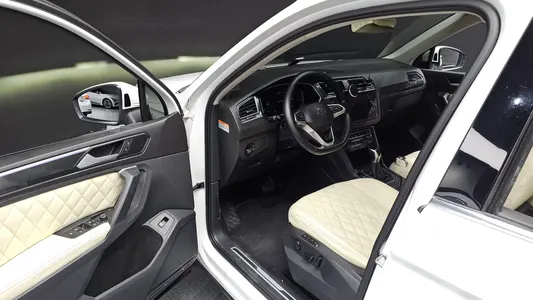 Volkswagen 2 2.0 TDI 2022 10