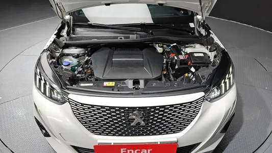 Peugeot e-2008 2 EV GT 2022 6