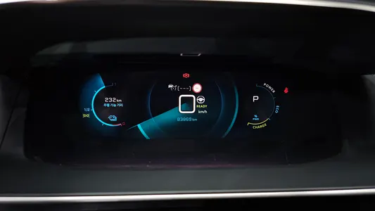 Peugeot e-2008 2 EV GT 2022 8