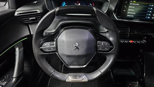 Peugeot e-2008 2 EV GT 2022 12