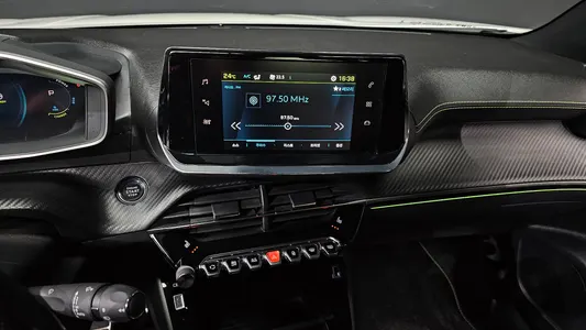 Peugeot e-2008 2 EV GT 2022 13