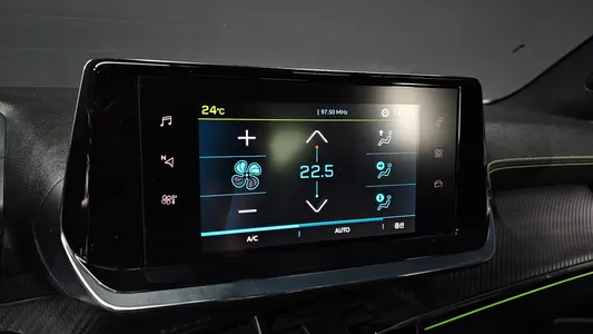 Peugeot e-2008 2 EV GT 2022 14