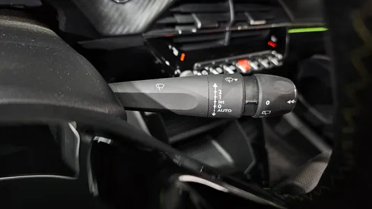 Peugeot e-2008 2 EV GT 2022 17
