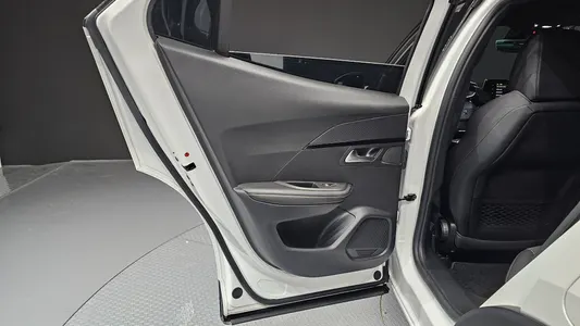 Peugeot e-2008 2 EV GT 2022 25