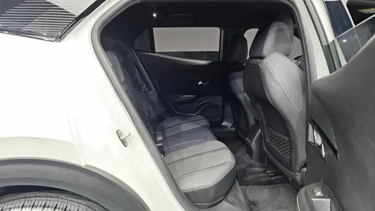 Peugeot e-2008 2 EV GT 2022 30