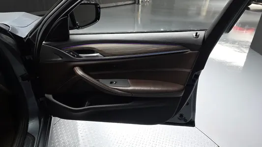 BMW 5 Series (G30) 520d xDrive M 2017 24