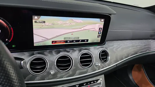 Mercedes-Benz E-Class W213 E350 4MATIC AMG Line 2022 14