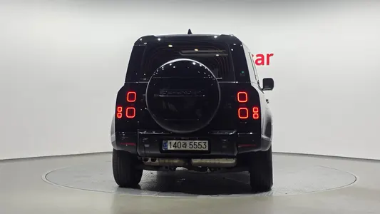 Land Rover (L663) 110 D300 X- HSE 2024 4