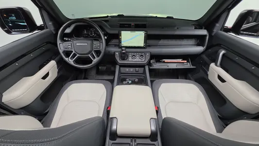 Land Rover (L663) 110 D300 X- HSE 2024 7