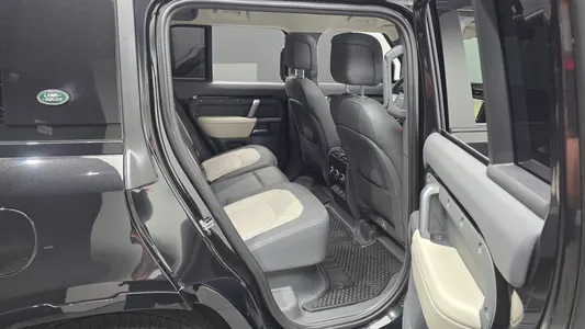 Land Rover (L663) 110 D300 X- HSE 2024 12