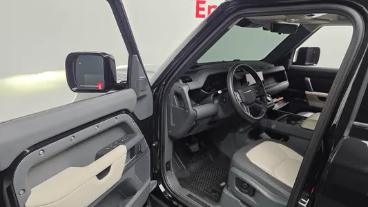 Land Rover (L663) 110 D300 X- HSE 2024 10