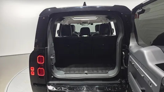 Land Rover (L663) 110 D300 X- HSE 2024 20