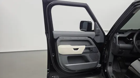 Land Rover (L663) 110 D300 X- HSE 2024 24