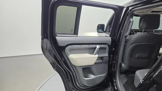 Land Rover (L663) 110 D300 X- HSE 2024 25