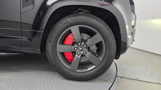 Land Rover (L663) 110 D300 X- HSE 2024 21