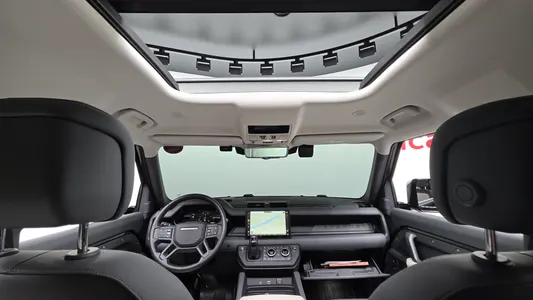 Land Rover (L663) 110 D300 X- HSE 2024 35