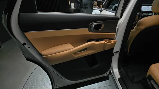 Kia 4 HEV 1.6 2WD 2022 25