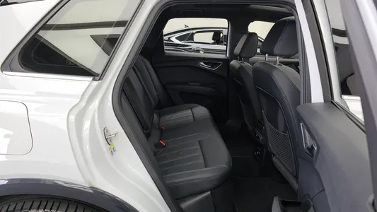 Audi Q4 e- (F4) 40 2022 12