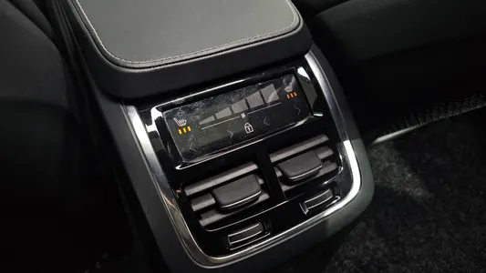 Volvo XC90 2 T8 R- 2020 36