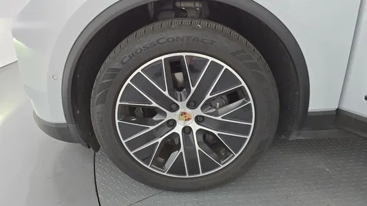 Porsche EV 2025 4
