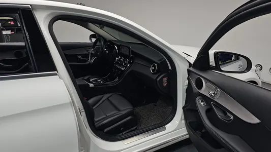 Mercedes-Benz C-Class W205 C200 2020 10