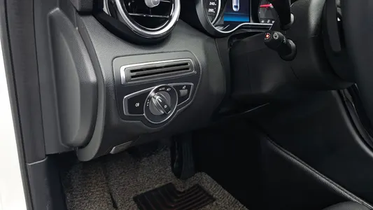 Mercedes-Benz C-Class W205 C200 2020 18