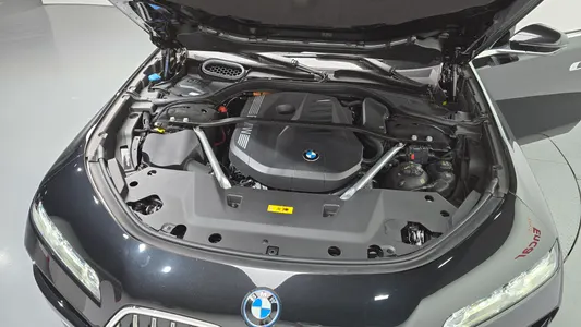 BMW 7 Series (G70) 750e xDrive 2023 5