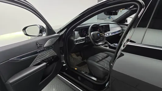 BMW 7 Series (G70) 750e xDrive 2023 9