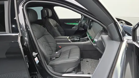 BMW 7 Series (G70) 750e xDrive 2023 26