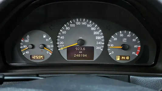 Mercedes-Benz E-Class W210 E200K 2002 8